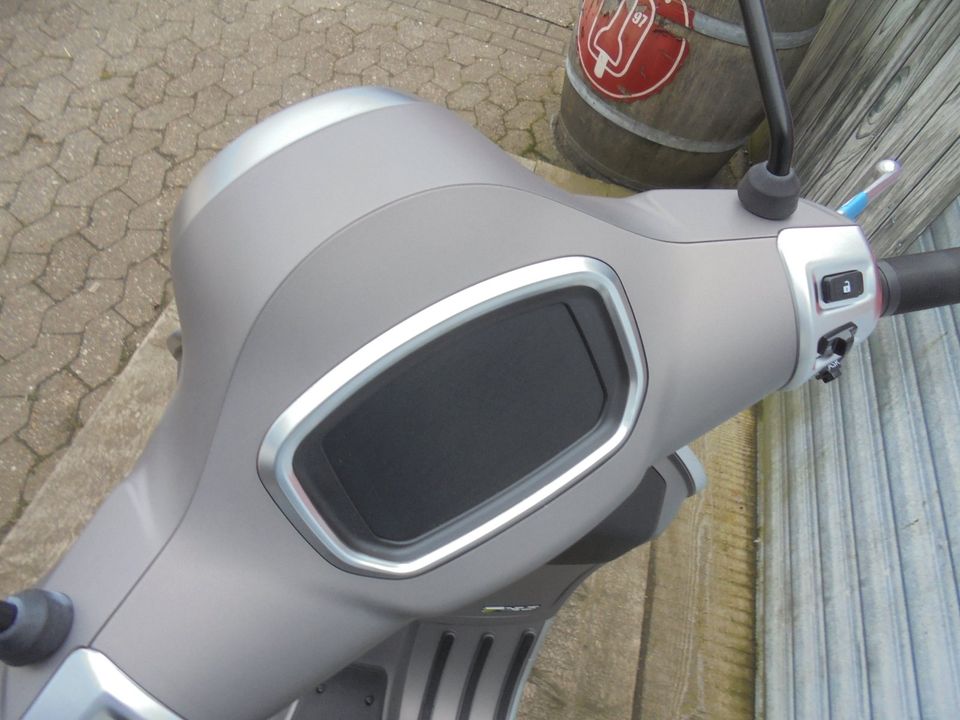 Vespa GTS 125 Super TECH FL E5+ Keyless Neu