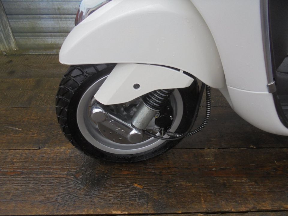 Vespa LX 50 2 Takt top original neuwertig NR 000