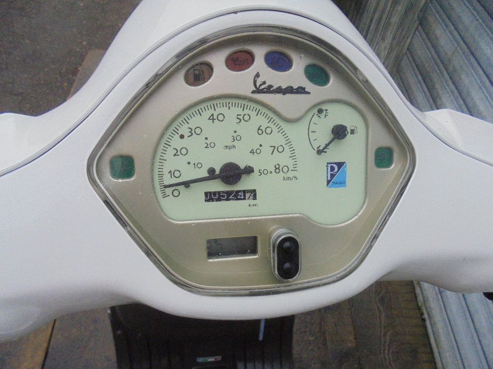 Vespa LX 50 2 Takt top original neuwertig NR 000