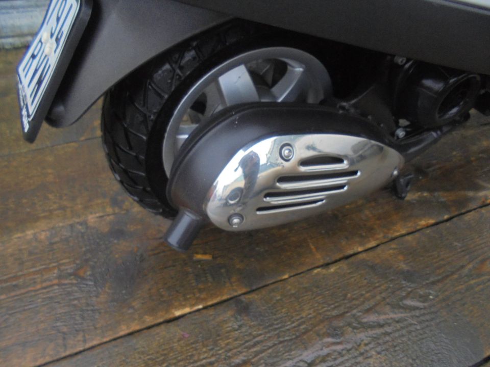 Vespa LX 50 2 Takt top original neuwertig NR 000